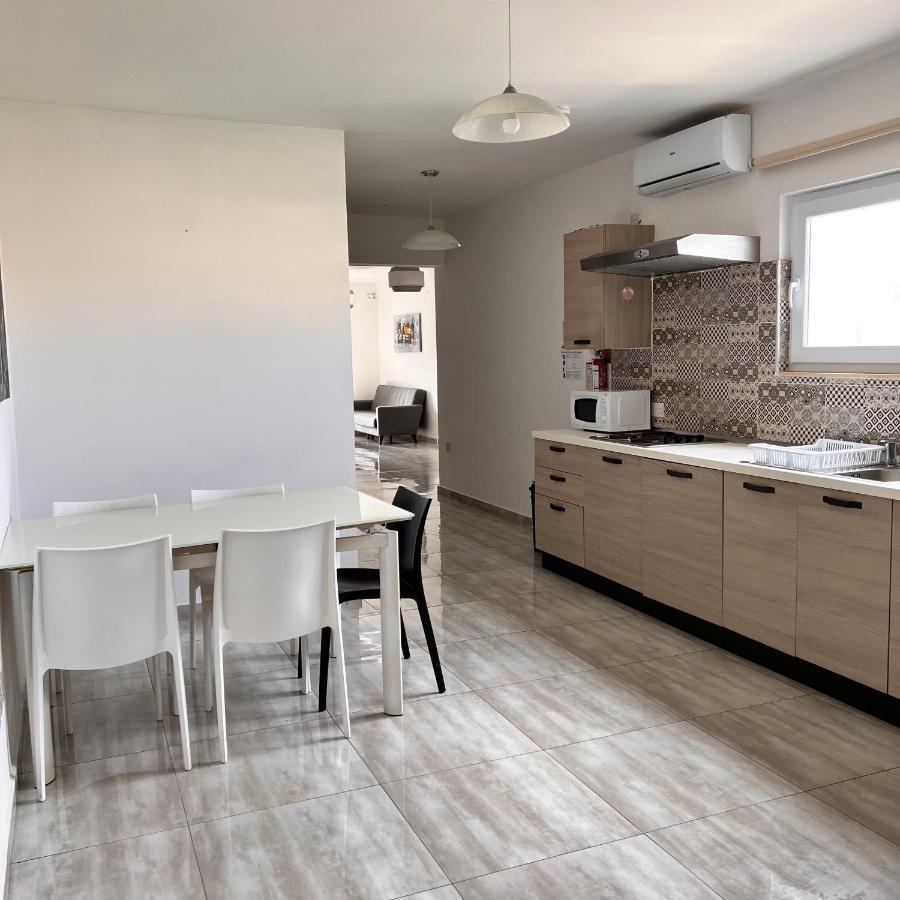 F3 Modern And Bright In Malta Apartment